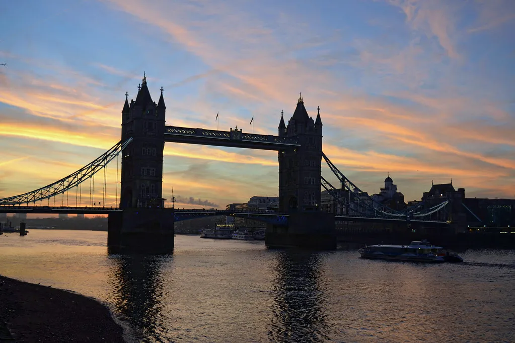 새벽의 타워 브리지